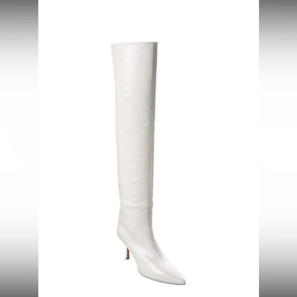 Beautiful NWT OTK leather white boots size 8.5 .